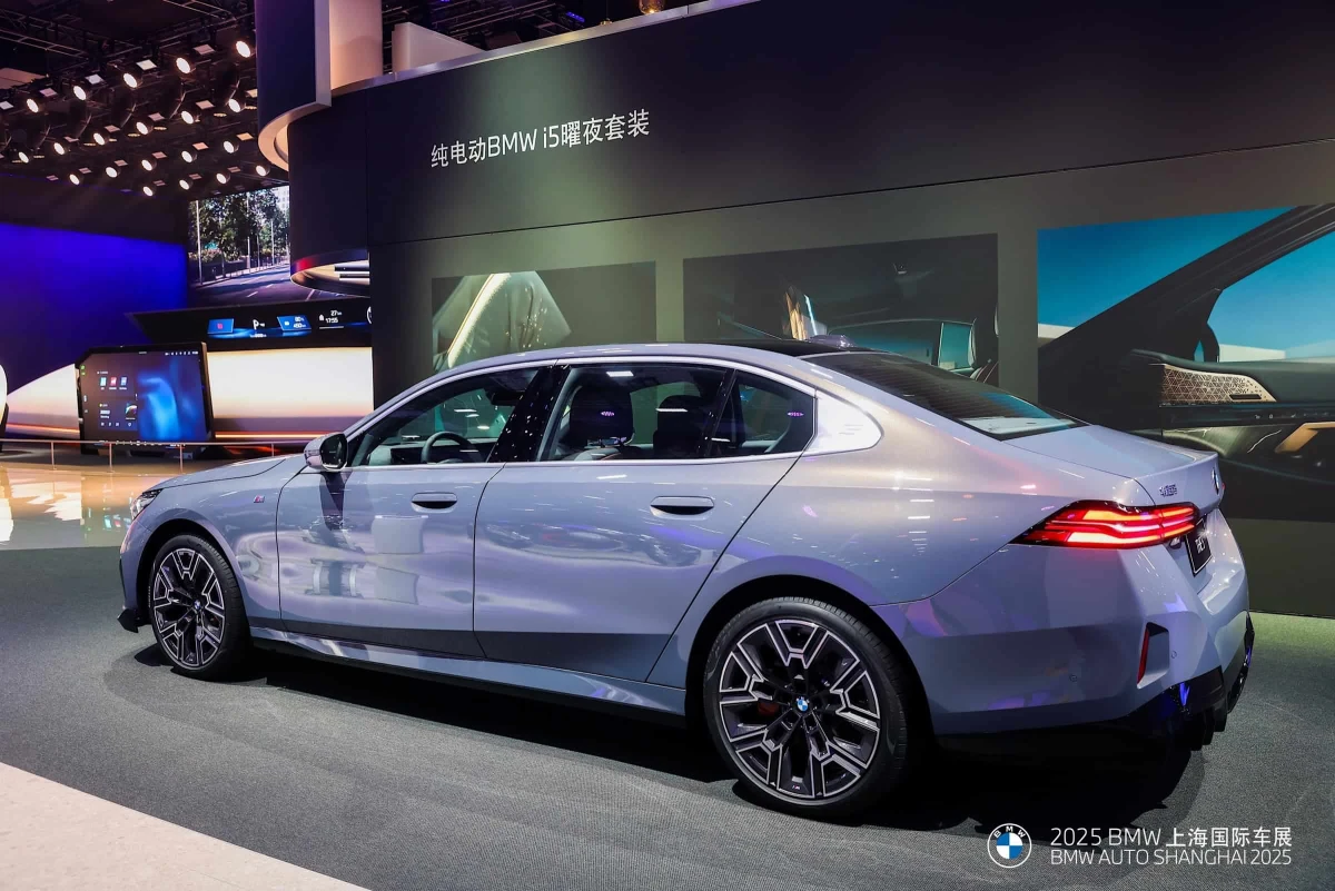 BMW представляє подовжену версію 5 Series на автосалоні в Шанхаї 2025