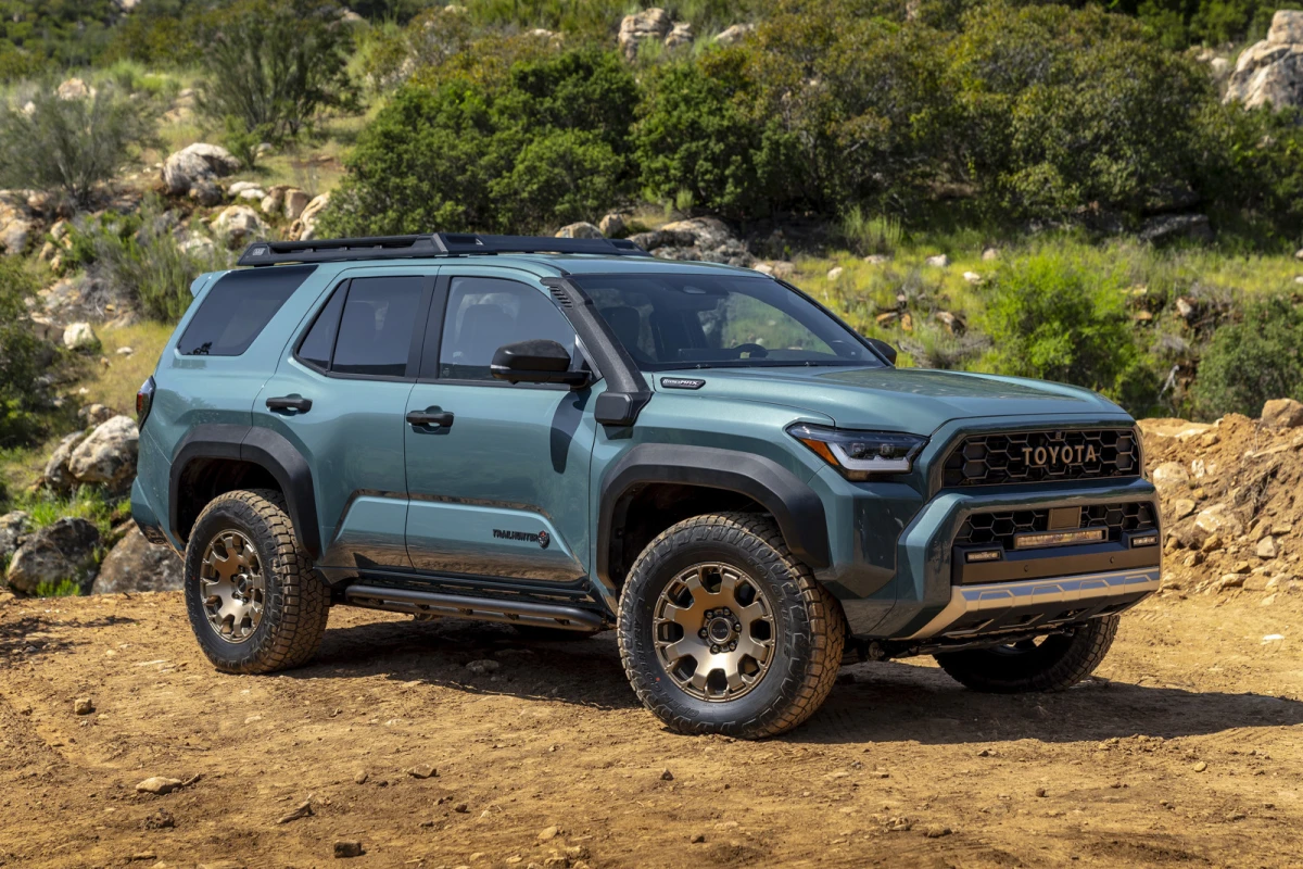 Toyota 4Runner 2025 против конкурентов: сравнение внедорожников