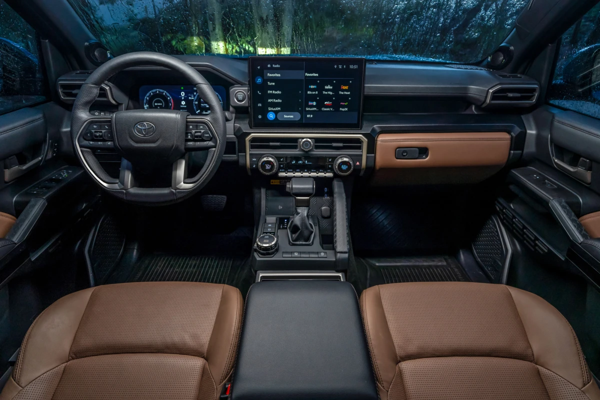 Внутри Toyota 4Runner 2025: Обзор интерьера, технологий и практичности