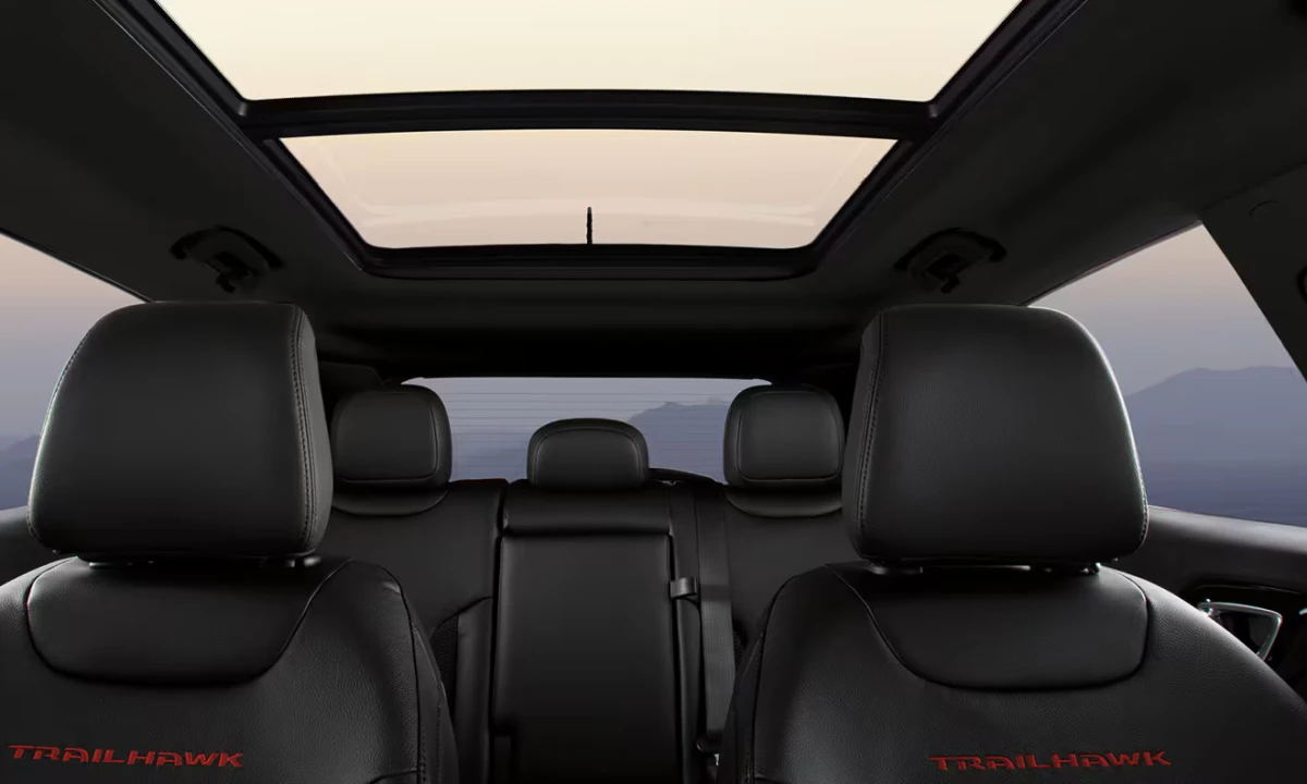 Jeep Compass 2025: Глубокий взгляд на интерьер, технологии и повседневную практичность