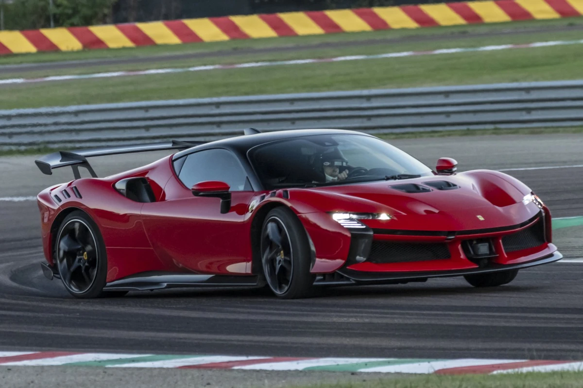Ferrari откладывает дебют первого электрокара