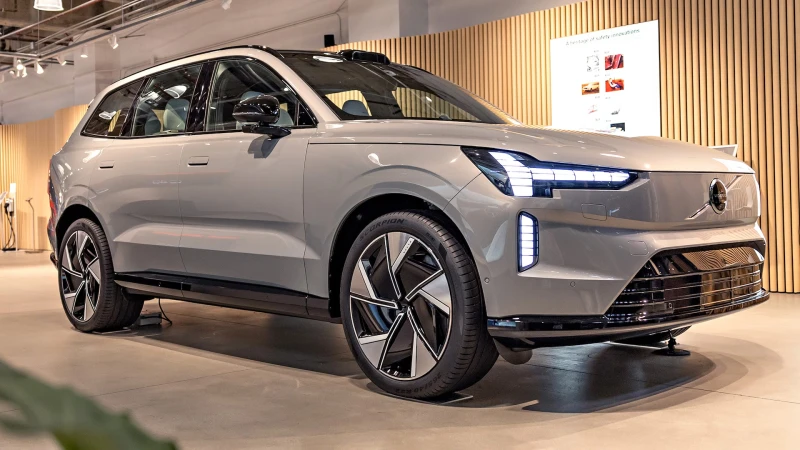 2025 Volvo EX90: великий стрибок у світ електромобілів