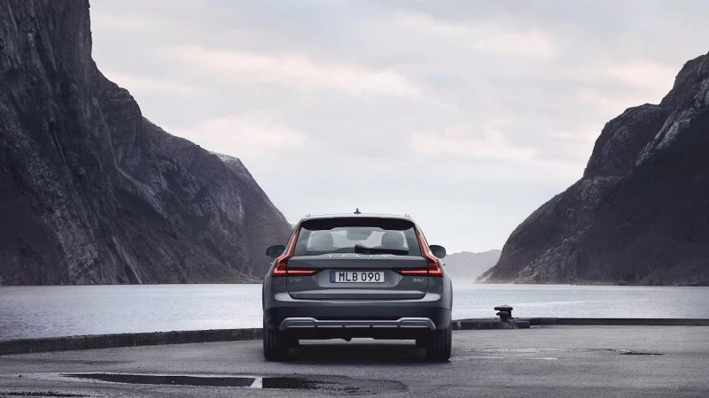 2025 Volvo V90 Cross Country