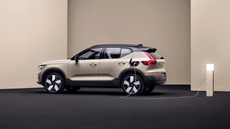 2025 Volvo EX40