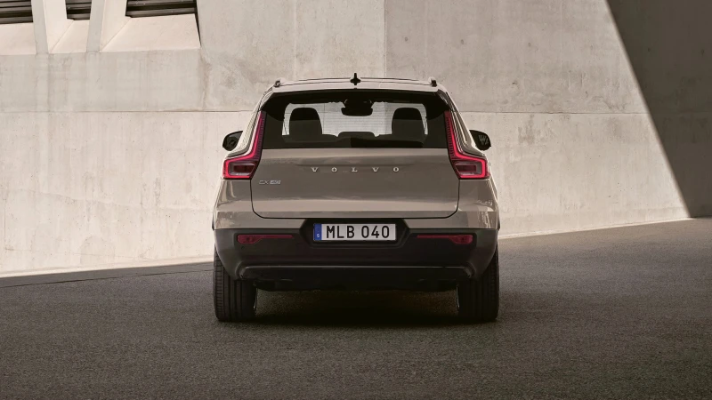 2025 Volvo EX40
