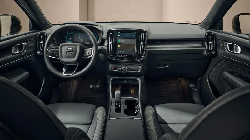 2025 Volvo EX40