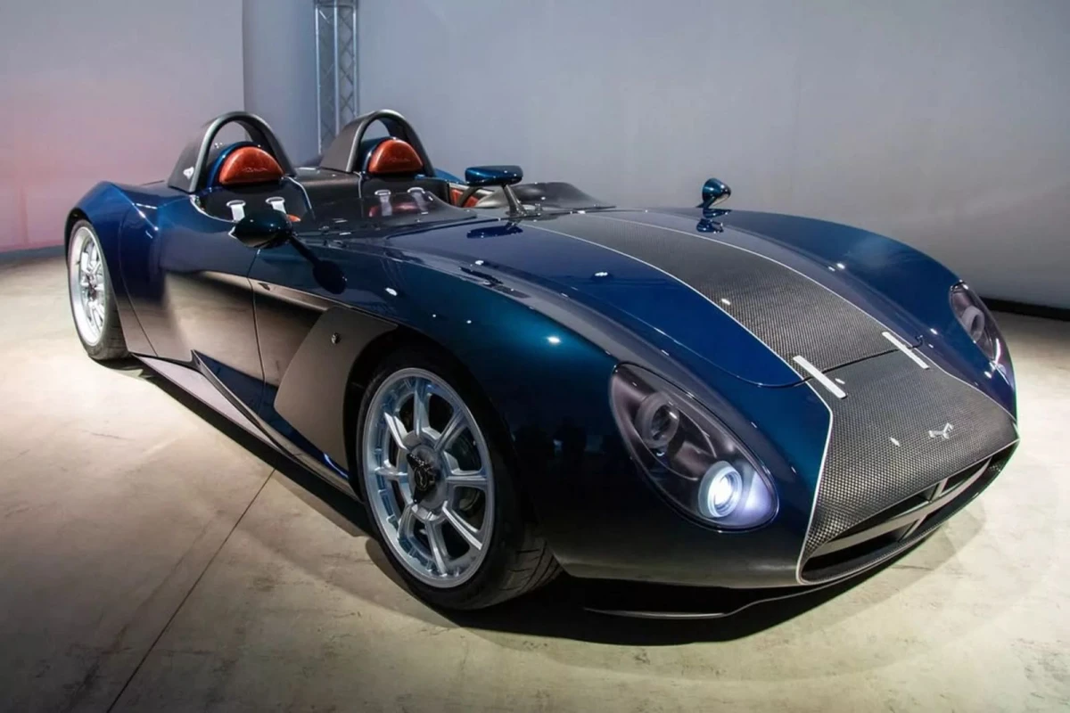Італійська відповідь сучасним автомобілям: roadster Rina від AM
