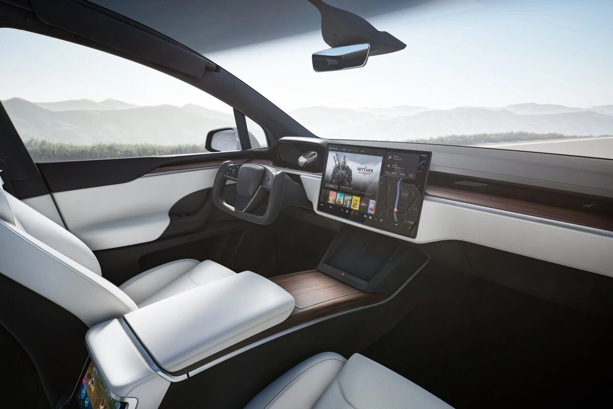 Tesla Model X 2025: електричний кросовер, що змінює правила гри