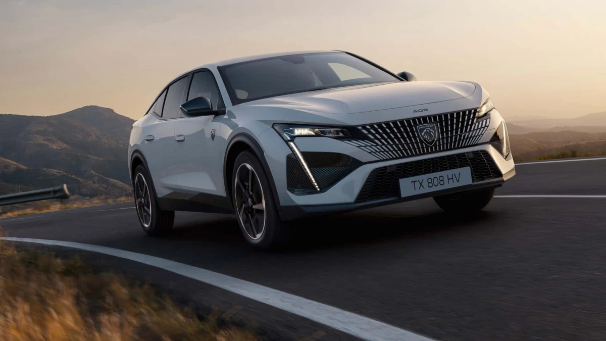 Peugeot 408 2025: Стильний кросовер, що руйнує стереотипи
