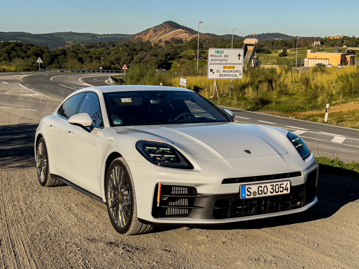 Porsche Panamera 2025: розкіш, швидкість і трішки магії
