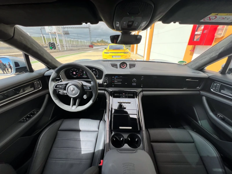 Porsche Panamera 2025
