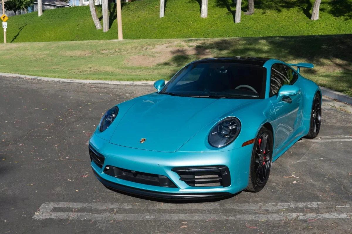 Оновлений Porsche 911 GTS: чи не втратив він свій колишній шарм?
