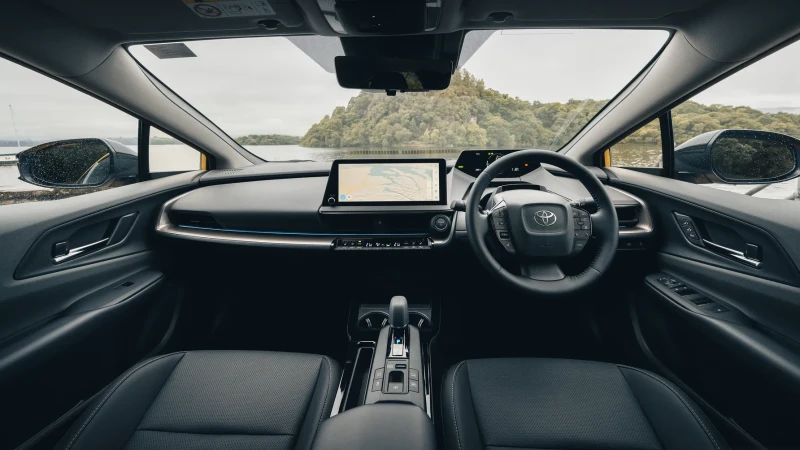 Toyota Prius 2025: Інтер’єр, технології та практичність