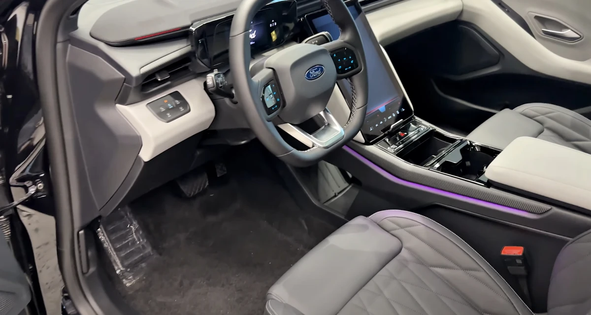 Ford Explorer 2025: Что скрывает интерьер нового внедорожника?