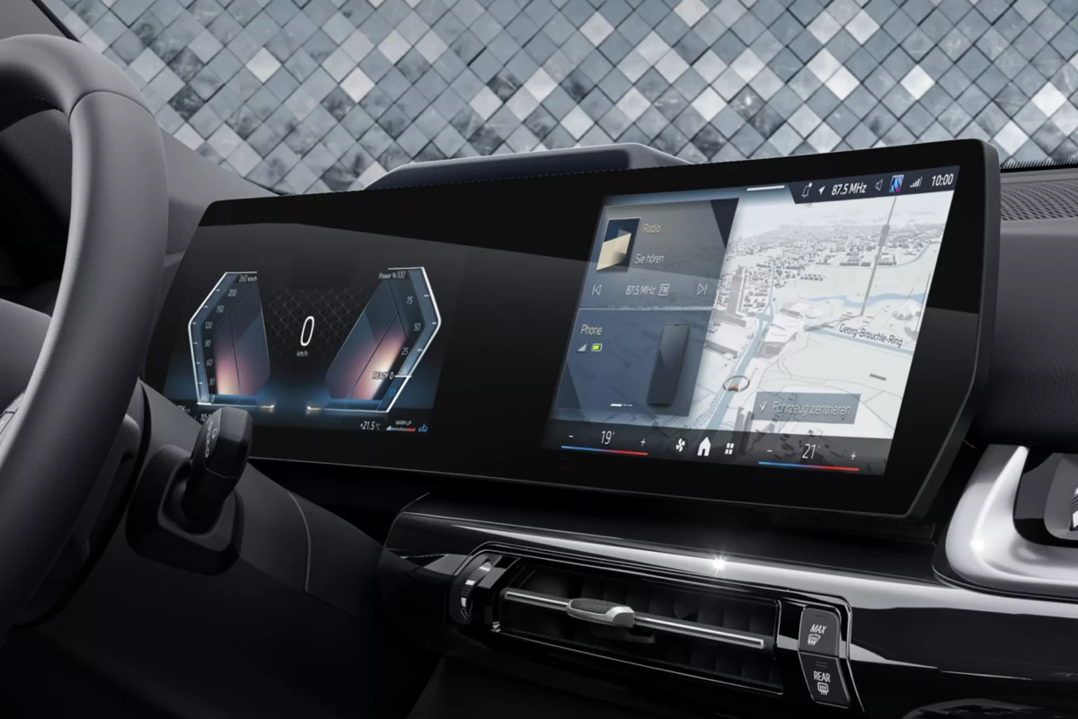 Інтер’єр BMW X1 2025: технології та практичність для українського ринку