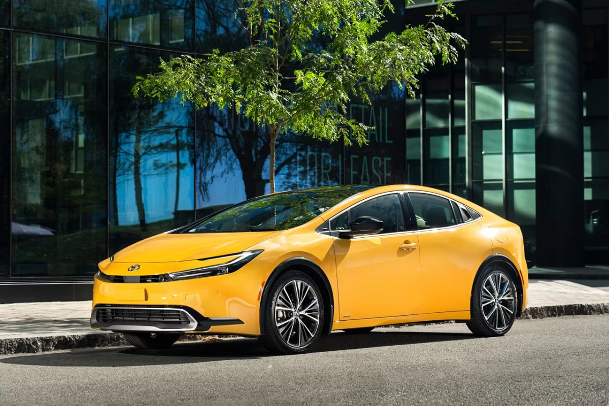 Toyota Prius 2025: у боротьбі з гібридними конкурентами