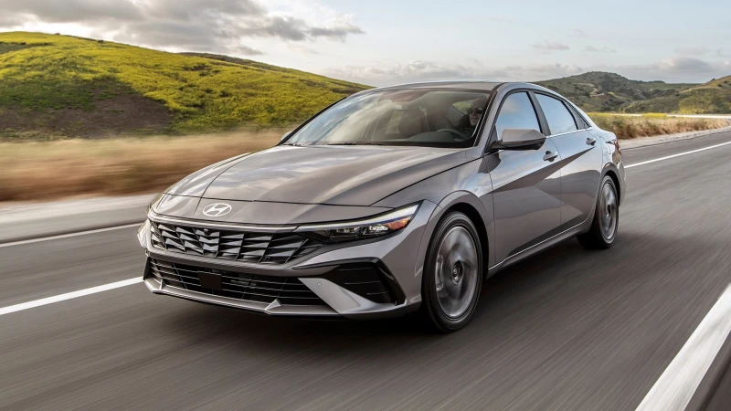 Hyundai Elantra Hybrid 2025
